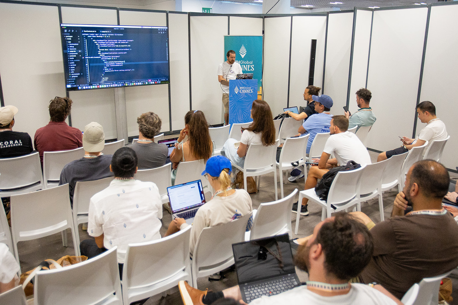 Unterstützung für unsere Studierenden beim Hackathon in Cannes